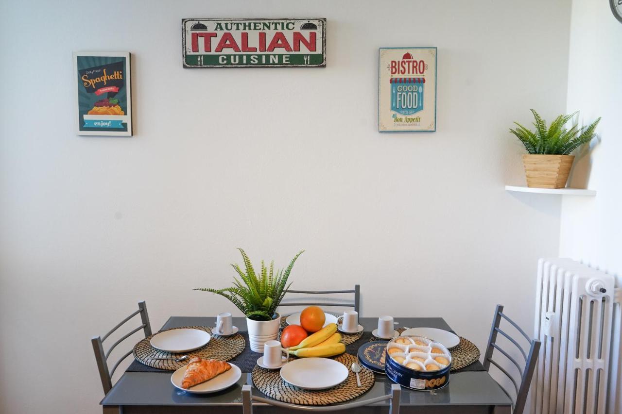 10 Min From The Airport-Wifi-Free Parking Appartement Samarate Buitenkant foto