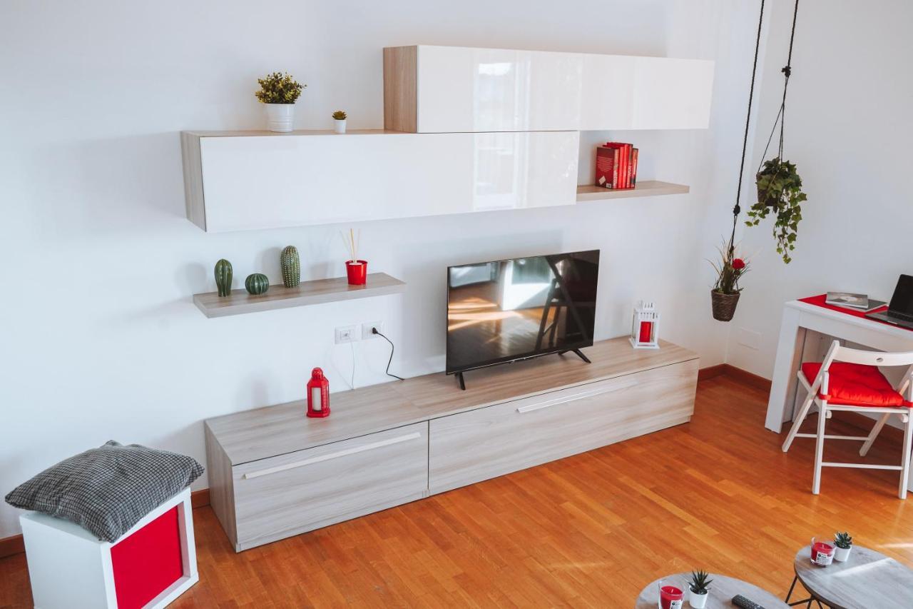 10 Min From The Airport-Wifi-Free Parking Appartement Samarate Buitenkant foto